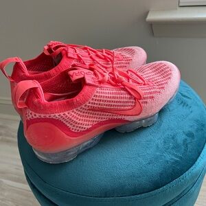 BNIB Nike Air Vapormax FlyKnit Hyper Pink Women’s Size 11